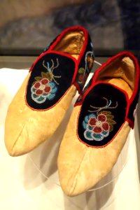 Ojibwa moccasins, c. 1890 - Bata Shoe Museum - DSC00691