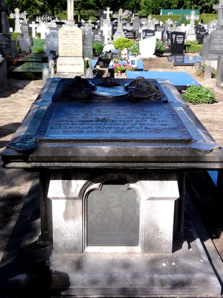 Oirschot Rijksmonument 519766 graf J.Turing van Ferrier