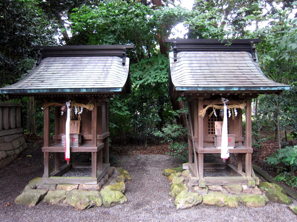 Okagitori-jinja and Atago-jinja (Mikami-jinja)