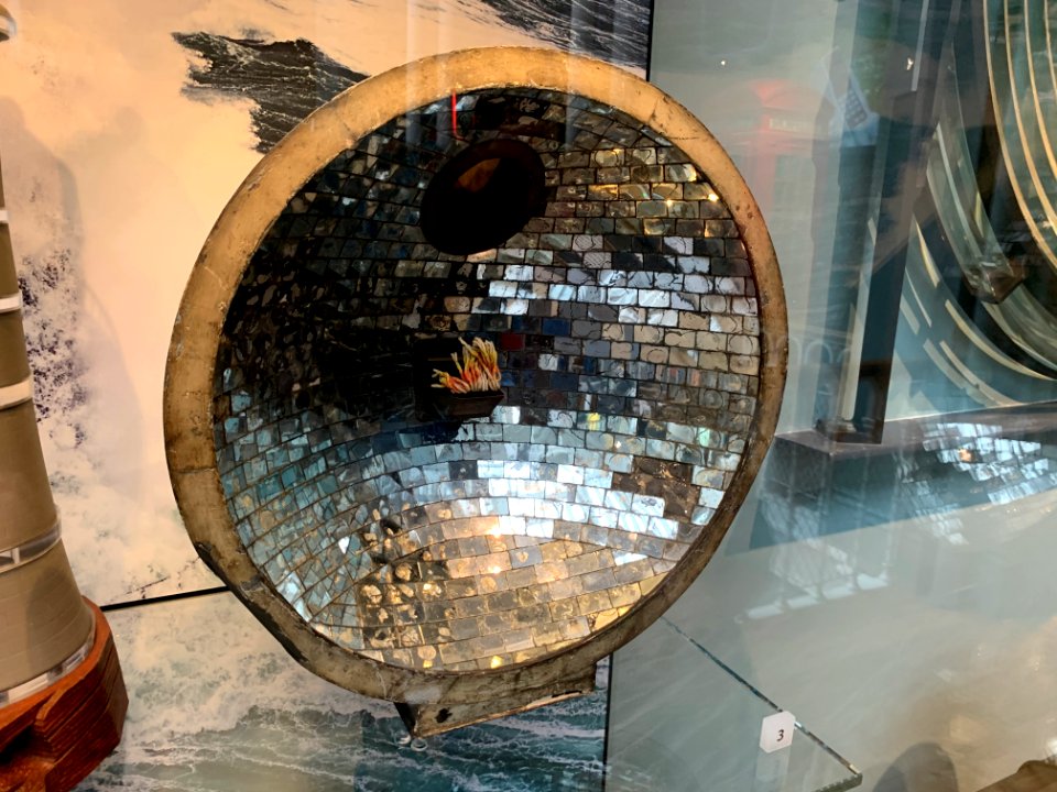 Oil lamp and reflector for lighthouse, 1800s