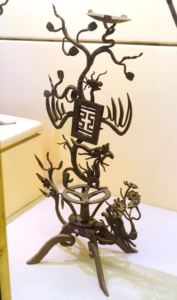 Oil lamp support for ritual use, early 20th century, iron - National Museum of Vietnamese History - Hanoi, Vietnam - DSC05580