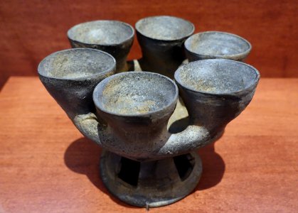 Oil lamp, Korea, Unified Silla, 5th-6th century, stoneware - National Museum of Natural History, United States - DSC00539
