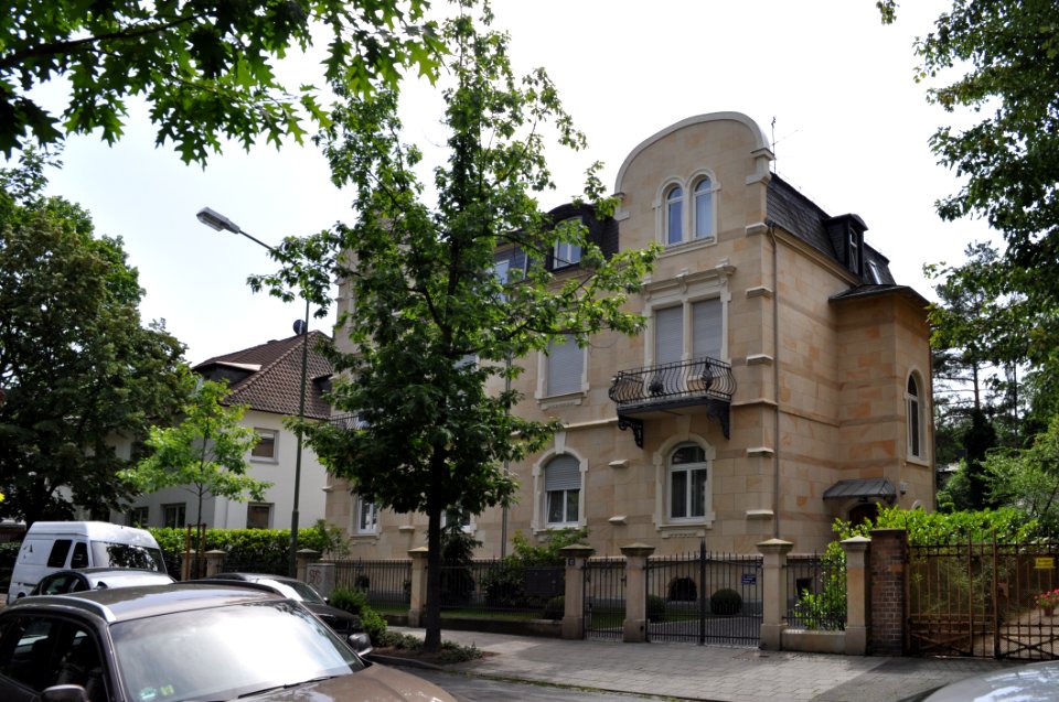 Offenbach, Tulpenhofstraße 12