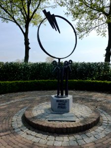 Ohé en Laak (Maasgouw) Vliegtuigoorlogsmonument 01