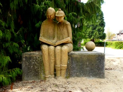 Ohé en Laak (Maasgouw) sculptuur op schoolplein