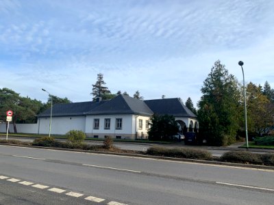 Offenbach am Main, Neuer Friedhof, Halle von der Straße