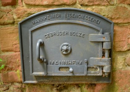 Offenbach am Main, Alter Friedhof, Krematorium, Tür 1