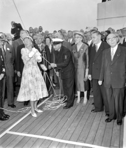 Officiële proefvaart van de s.s. Rotterdam in aanwezigheid van koningin Juliana , Bestanddeelnr 910-6006