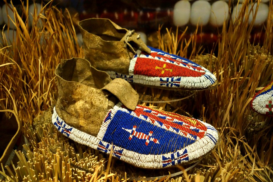 Oglala Sioux moccasins, 1890-1910 - Bata Shoe Museum - DSC00571