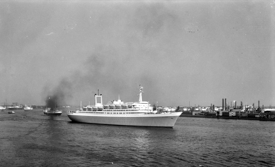 Officiële proefvaart van de ss Rotterdam in aanwezigheid van koningin Juliana , Bestanddeelnr 910-6011