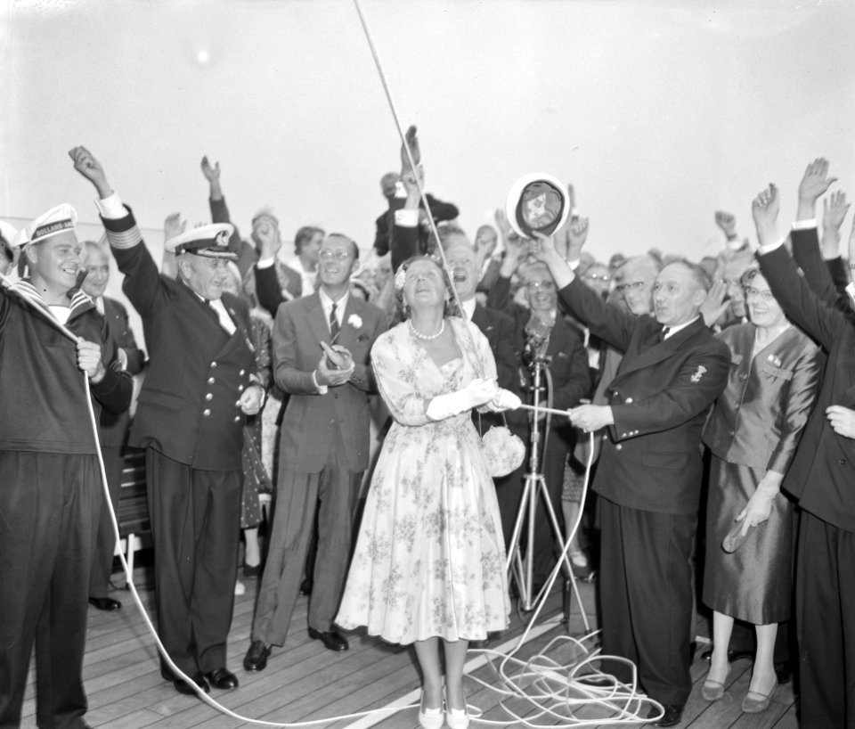 Officiële proefvaart van de s.s. Rotterdam in aanwezigheid van koningin Juliana , Bestanddeelnr 910-6007