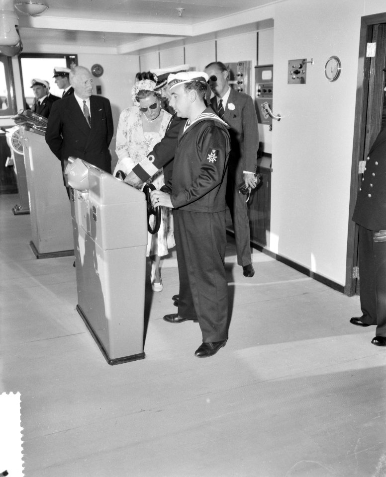 Officiële proefvaart van de ss Rotterdam in aanwezigheid van koningin Juliana , Bestanddeelnr 910-5998