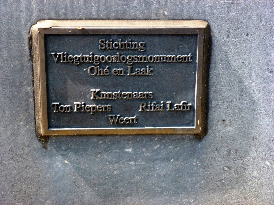 Ohé en Laak (Maasgouw) Vliegtuigoorlogsmonument 03