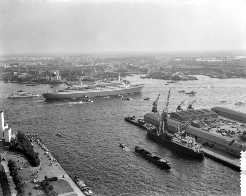 Officiële proefvaart van de ss Rotterdam in aanwezigheid van koningin Juliana , Bestanddeelnr 910-6013