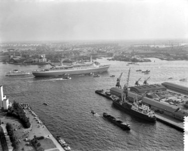 Officiële proefvaart van de ss Rotterdam in aanwezigheid van koningin Juliana , Bestanddeelnr 910-6013