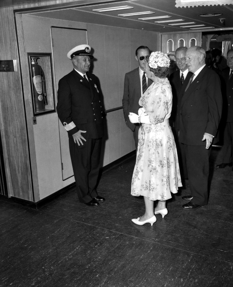 Officiële proefvaart van de s.s. Rotterdam in aanwezigheid van koningin Juliana , Bestanddeelnr 910-6000