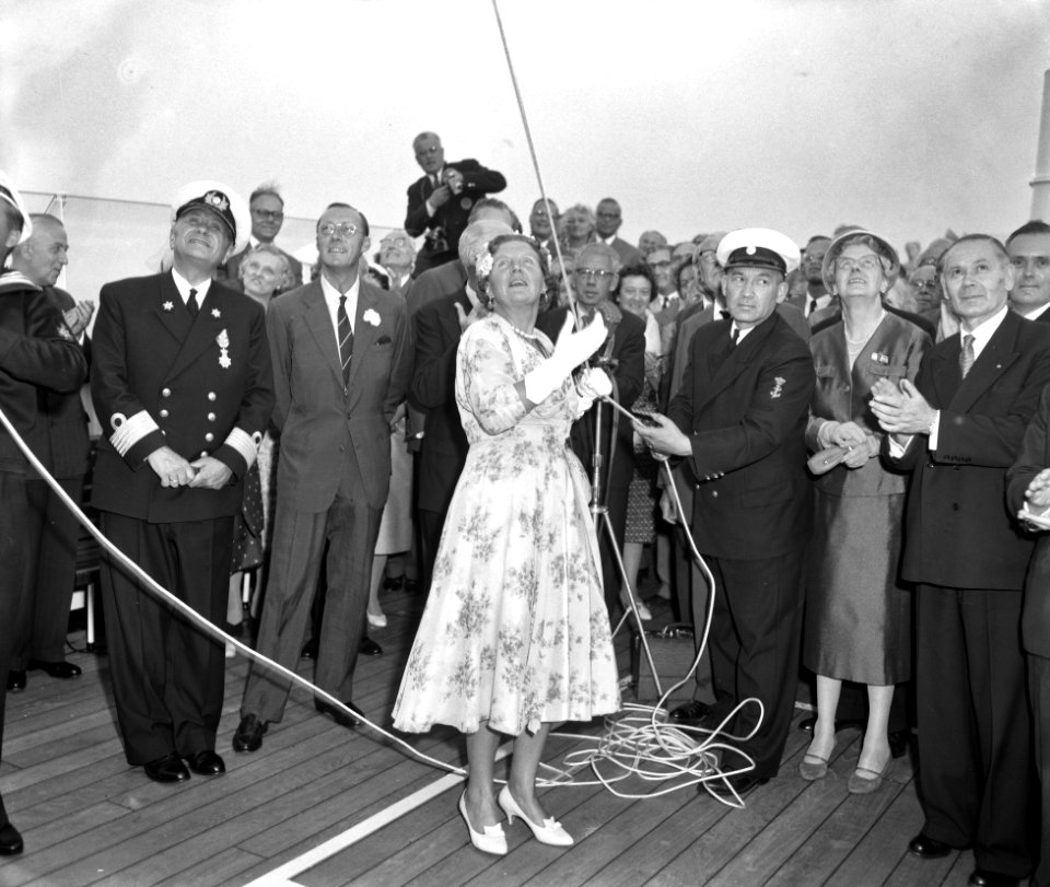 Officiële proefvaart van de s.s. Rotterdam in aanwezigheid van koningin Juliana , Bestanddeelnr 910-6002