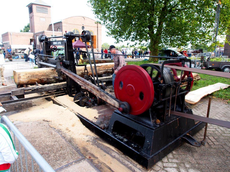 Oisterwijkste Stoomdagen 2015, Kirchner, Leipzig steam driven sawing machine, foto 3