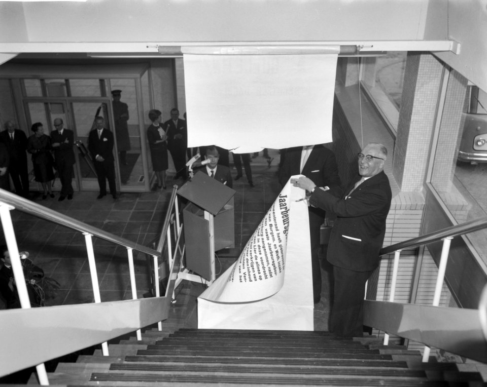 Officiele opening administratiegebouw Jaarbeurs door Mr. Milius, Bestanddeelnr 913-6144