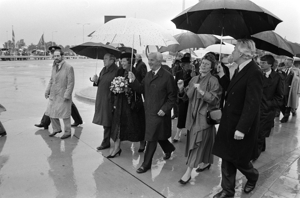 Officiele ingebruikstelling autoweg A73A77 door Koningin Beatrix en president v, Bestanddeelnr 933-7936