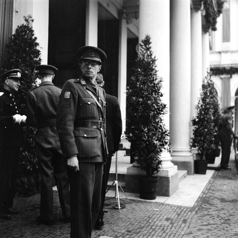 Officier bij Paleis Noordeinde, Bestanddeelnr 900-4982
