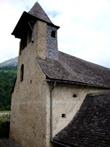 Orcun (Bedous, Pyr-Atl, Fr) chapelle, le clocher-mur avec sa caisse de resonance formant tour