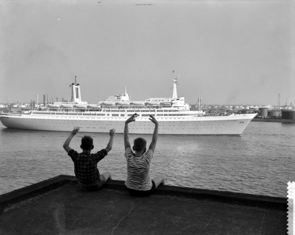 Officiële proefvaart van de ss Rotterdam in aanwezigheid van koningin Juliana , Bestanddeelnr 910-6012