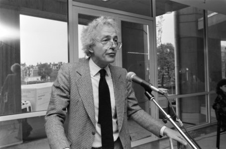 Officiële overdracht van het Muziektheater door burgemeester van Thijn van Amste, Bestanddeelnr 933-7668