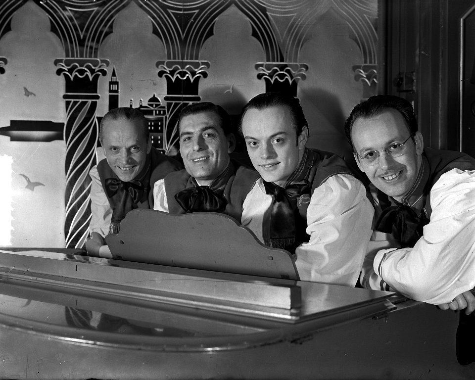 Orkest bij Lido. Opdracht Fr. Mikkenie, Bestanddeelnr 903-2410