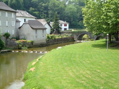 Ordiarp (Pyr-Atl, Fr) un des gués et le pont routier sur l'Arangorena