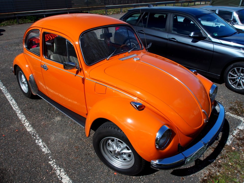 Orange 1972 VW Kever pic3