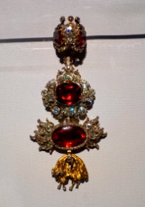 Order of the Golden Fleece, owned by Frederick Augustus II, Vienna, 1741, jacinth stones, diamonds, gold, silver - Metropolitan Museum of Art - New York City - DSC06966