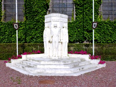 Orchies (Nord, Fr) monument aux morts