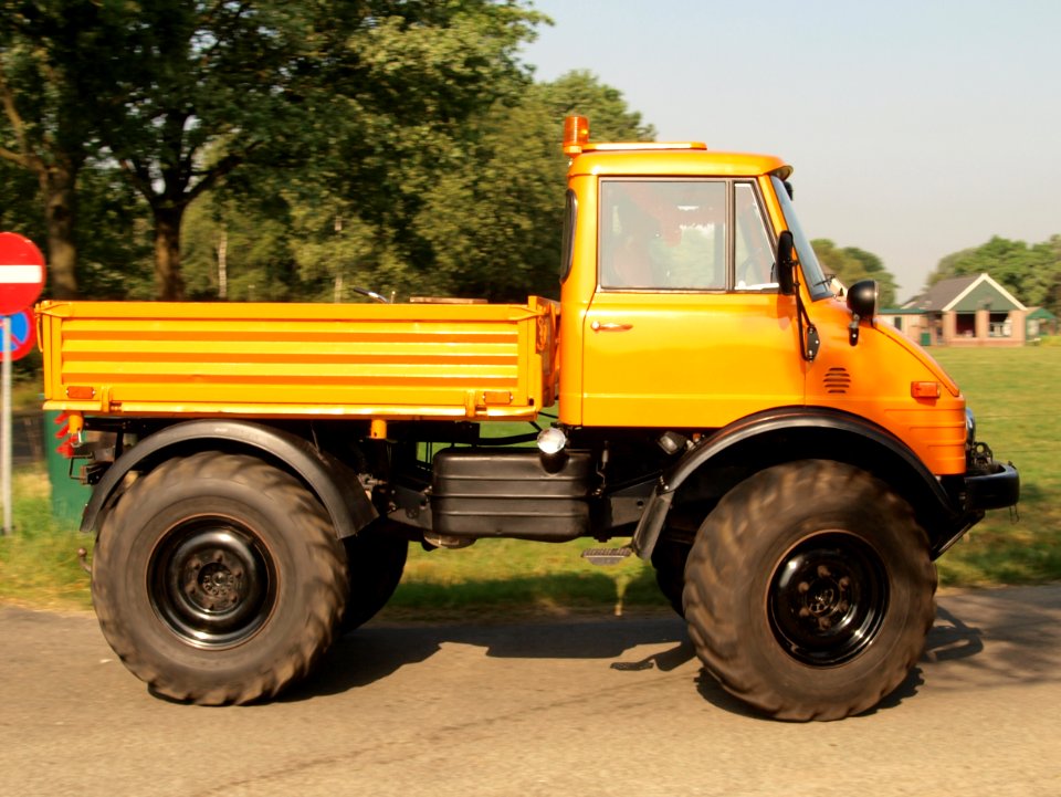 Orange Mercedes Unimog pic2