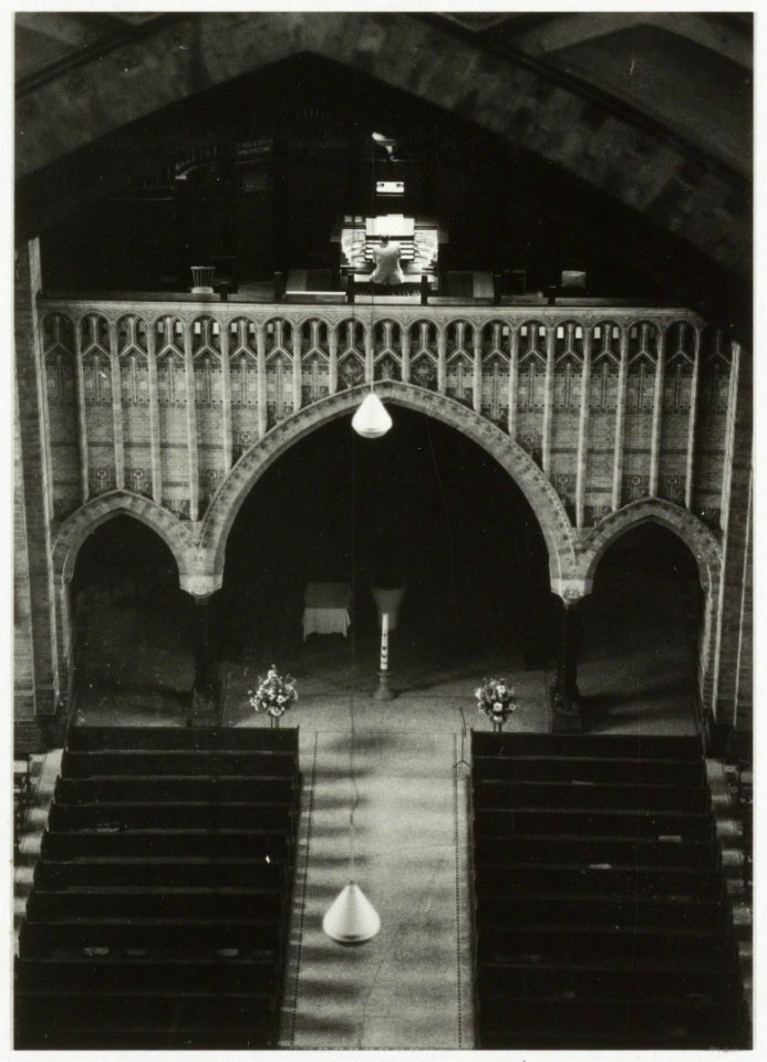 Organist Bernhard Bartelink tijdens een repetitie in de Kathedraal St. Bavo, NL-HlmNHA 54027066