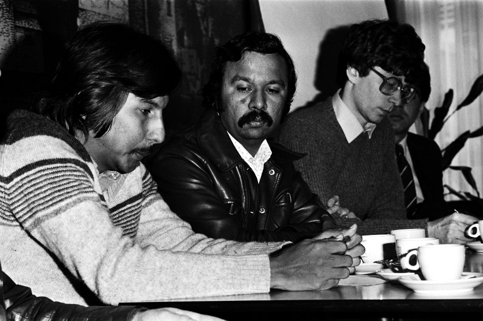 Orlando Nunez en Francisco Lopez gaven persconferentie in Nieuwspoort, v.l.n.r. Orlando Nunez , Francisco Lopez en Frank Rozen, Bestanddeelnr 931-4129