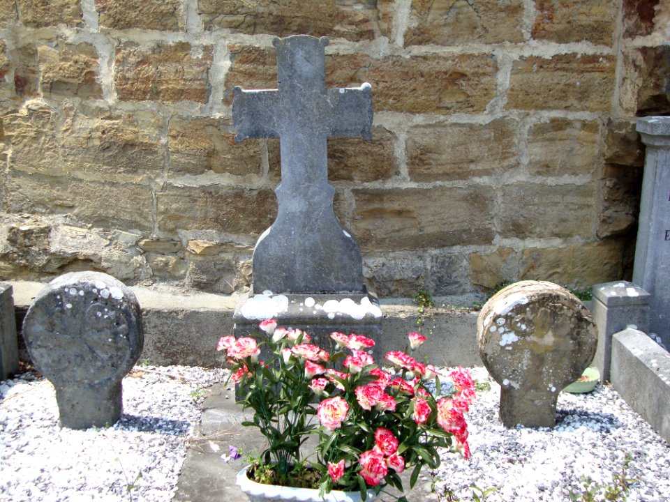 Ordiarp (Pyr-Atl, Fr) trio de steles
