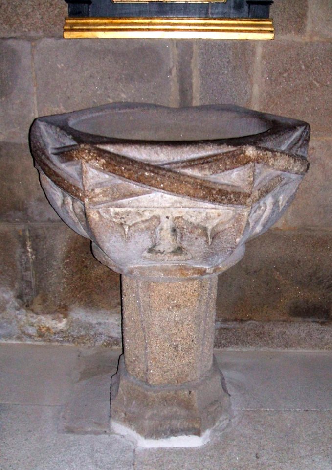 Orense - Catedral, pila bautismal
