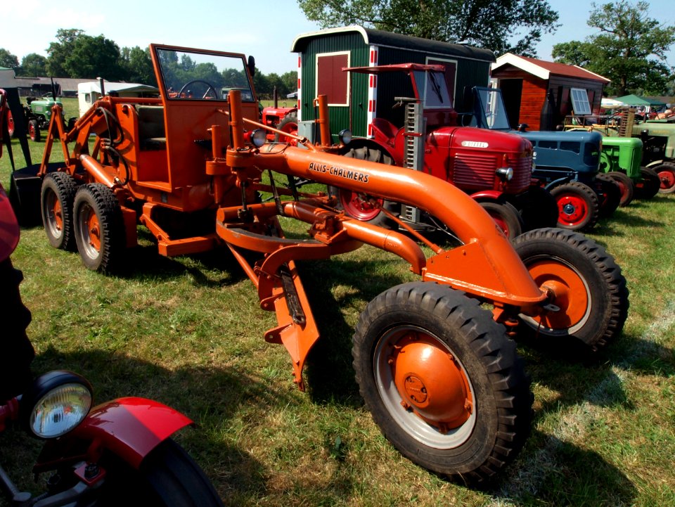 Orange Allis-Chalmers greader pic1