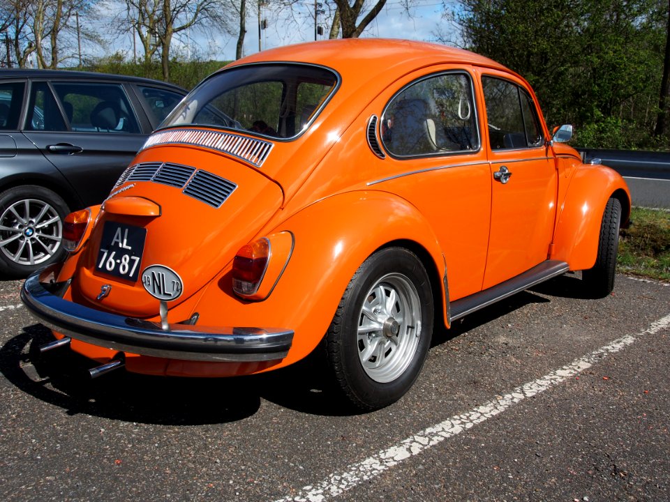 Orange 1972 VW Kever pic1