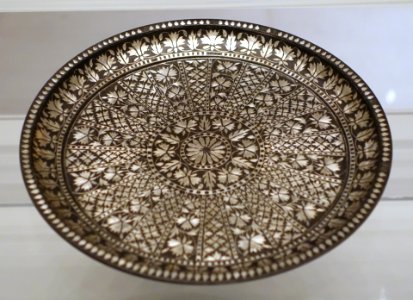 Ornamented plate, Deccan, 17th-18th century, black metal inlaid with silver - Ethnological Museum, Berlin - DSC01560
