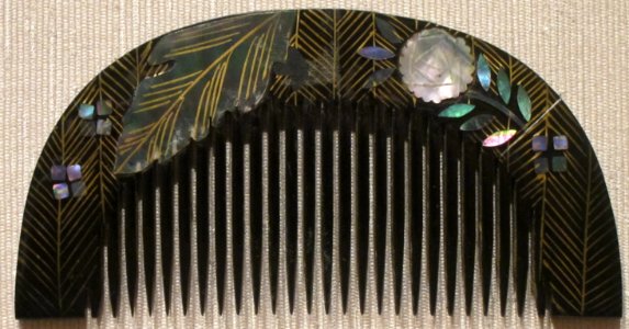 Ornamental Japanese comb, tortoiseshell with mother-of-pearl, Edo or Taisho, Honolulu Museum of Art