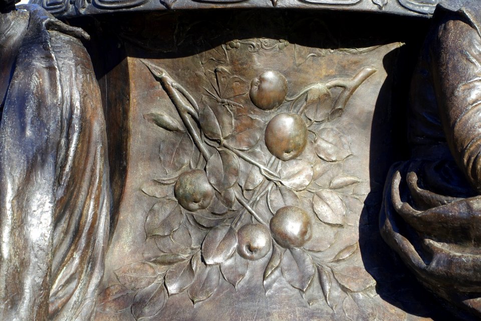 Ornament - Robbins Memorial Flagstaff - Arlington, MA - DSC03100