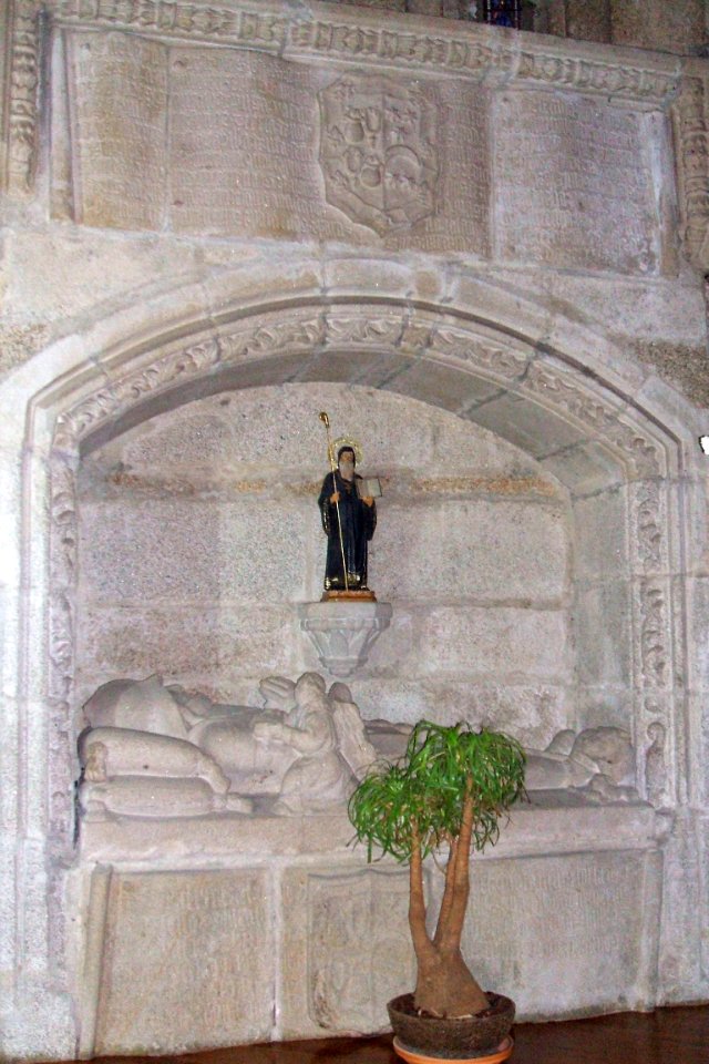 Orense - Iglesia de San Francisco, interior 06
