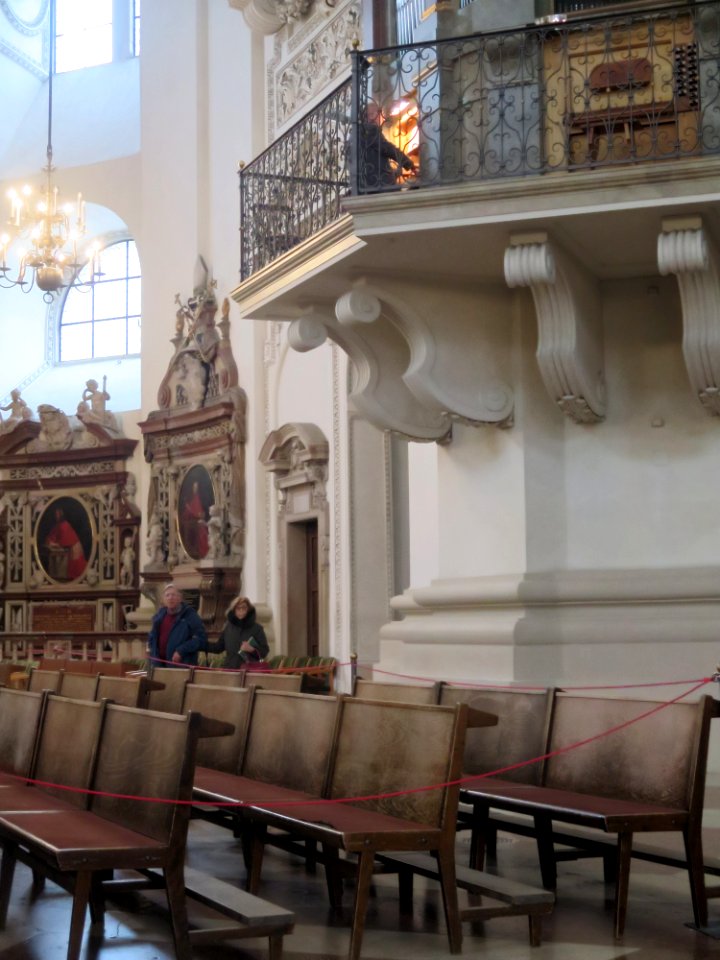Orgelkanzel Dom mit Besuchern