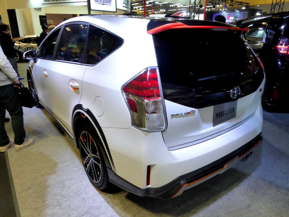 OSAKA AUTO MESSE 2015 (190) - Toyota PRIUS α (ZVW40) with MODELLISTA parts