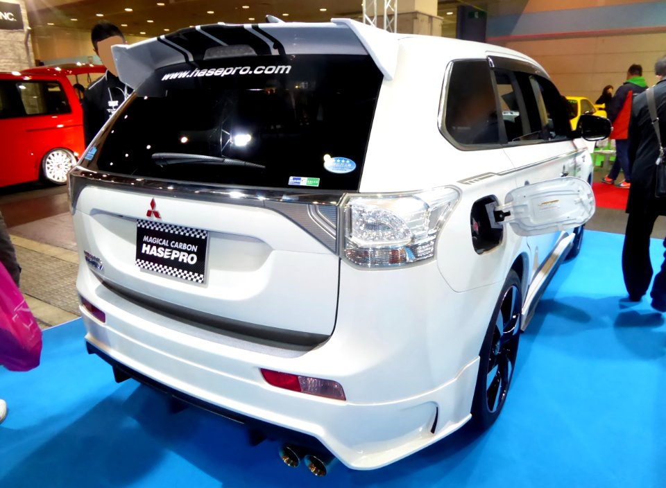 OSAKA AUTO MESSE 2015 (351) - Mitsubishi OUTLANDER PHEV (GG2W) with HASEPRO MAGICAL CARBON