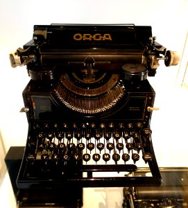 ORGA-Standard typewriter, Orga-Bing-Werke AG, Nuremberg, 1921-1922, sheet iron, steel, rubber - Germanisches Nationalmuseum - Nuremberg, Germany - DSC02395