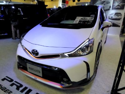 OSAKA AUTO MESSE 2015 (189) - Toyota PRIUS α (ZVW40) with MODELLISTA parts