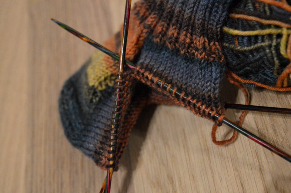 Needles knit heel heel